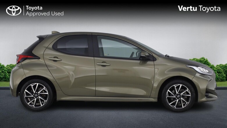 Toyota Yaris 1.5 Hybrid Design 5dr CVT Hybrid Hatchback